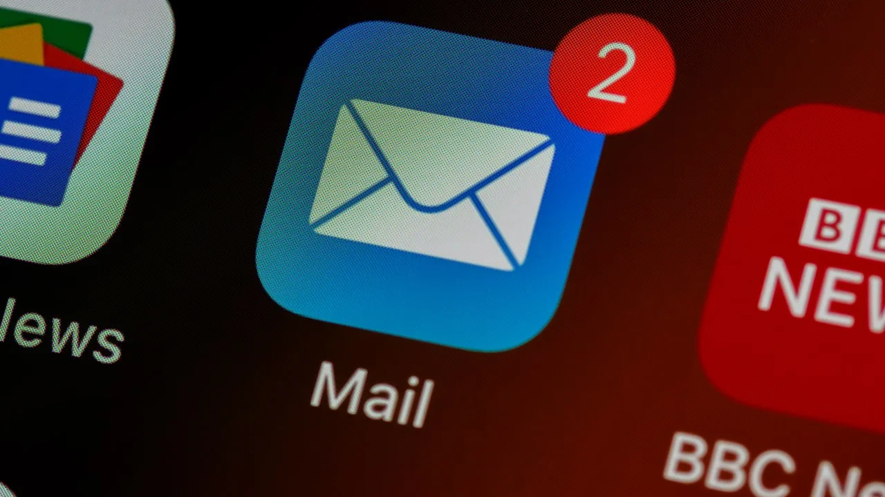Mail app icon with two notifications